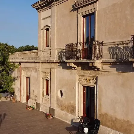 Casale Cirico Tra Catania E Siracusa Guest house