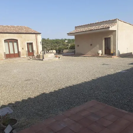 Casale Cirico Tra Catania E Siracusa *