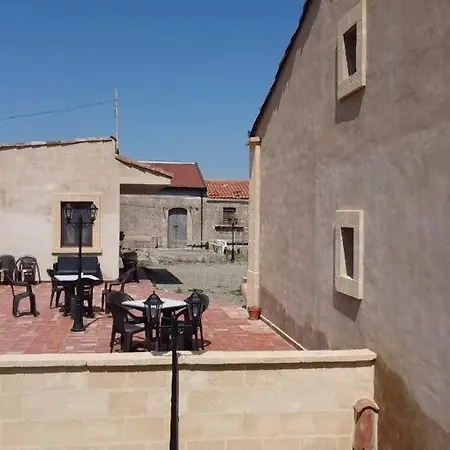 Casale Cirico Tra Catania E Siracusa Guest house