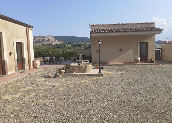 Pensjonat Casale Cirico Tra Catania E Siracusa 3*