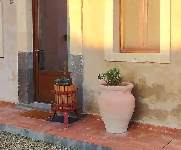 Pensjonat Casale Cirico Tra Catania E Siracusa 3*