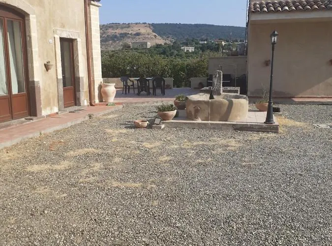 Pensjonat Casale Cirico Tra Catania E Siracusa 3*